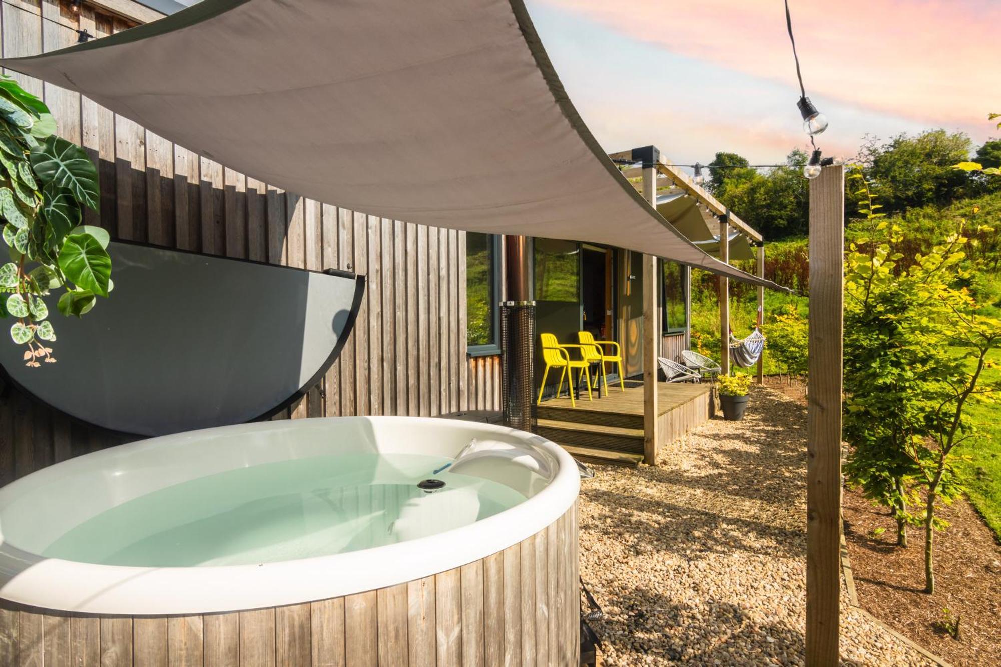 The Hive - Unique Hot Tub Cabin In Millport Ngoại thất bức ảnh